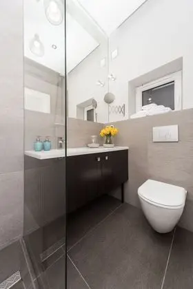 Superior Apart Daire, 1 Büyük (Queen) Boy Yatak ve Çekyat, Küçük Mutfak (Sw. Jana 2 Street)