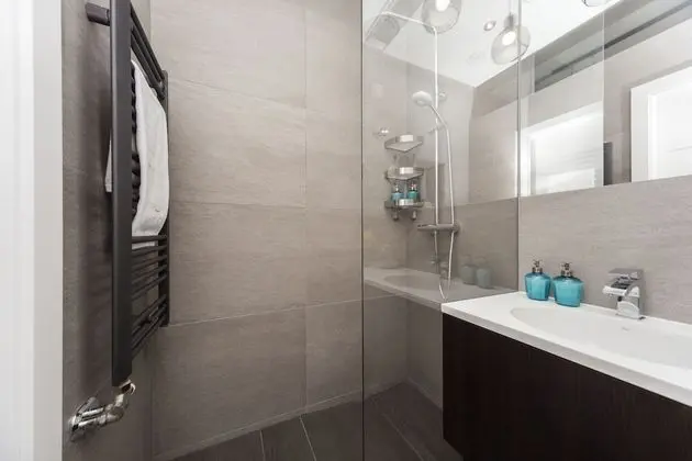 Superior Apart Daire, 1 Büyük (Queen) Boy Yatak ve Çekyat, Küçük Mutfak (Sw. Jana 2 Street)