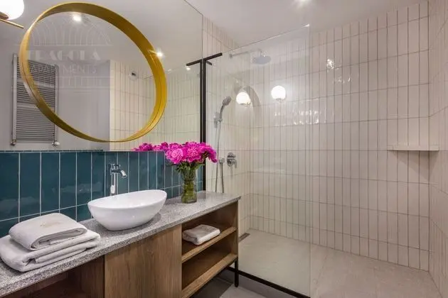 Superior Apart Daire, 2 Yatak Odası, Balkon, Avlu Manzaralı