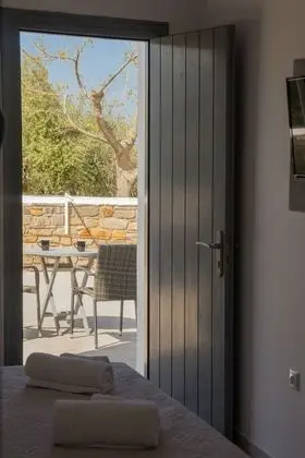 Comfort Tek Büyük Yataklı Oda, Teras, Bahçe Manzaralı