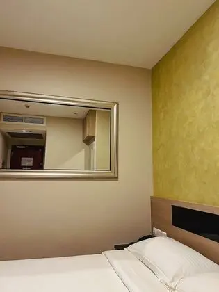 Standard Tek Büyük veya İki Ayrı Yataklı Oda, Penceresiz