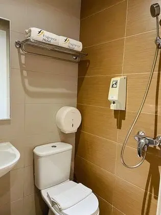 Standard Tek Büyük veya İki Ayrı Yataklı Oda, Penceresiz