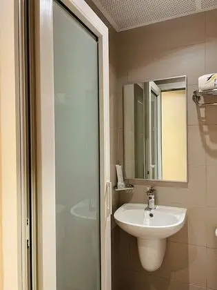 Standard Tek Büyük veya İki Ayrı Yataklı Oda, Penceresiz