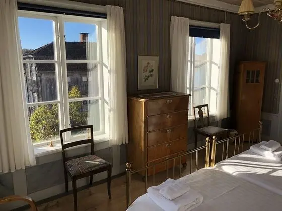 Tek Büyük Yataklı Oda (Shared bathroom)