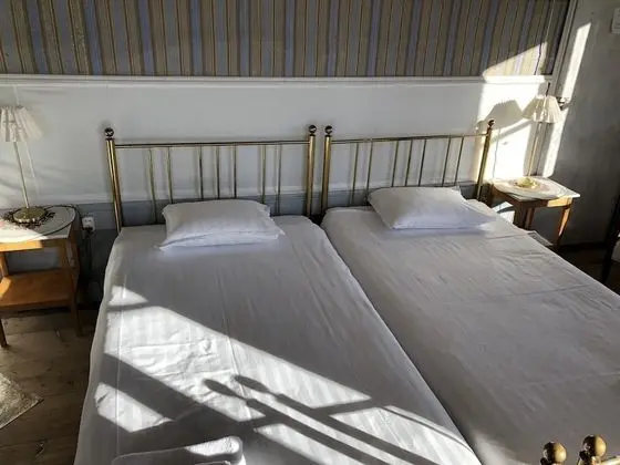 Tek Büyük Yataklı Oda (Shared bathroom)