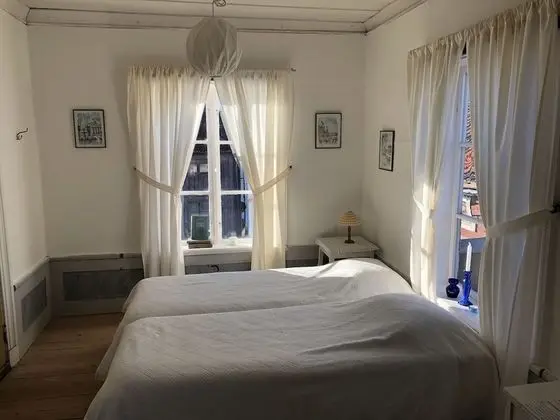 Tek Büyük Yataklı Oda (Shared bathroom)