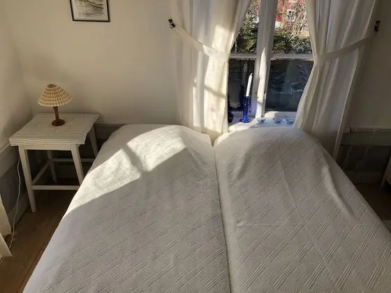 Tek Büyük Yataklı Oda (Shared bathroom)