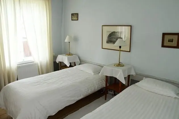 Tek Büyük Yataklı Oda (Shared bathroom)