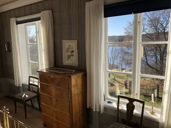 Tek Büyük Yataklı Oda (Shared bathroom)