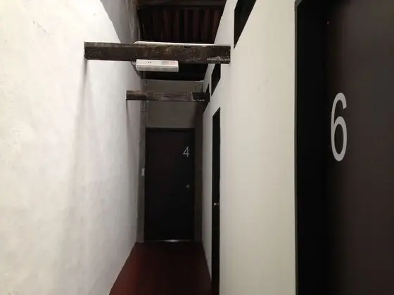 İki Ayrı Yataklı Oda, Ortak Banyo