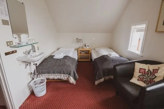 Tek Büyük veya İki Ayrı Yataklı Oda, Ortak Banyo