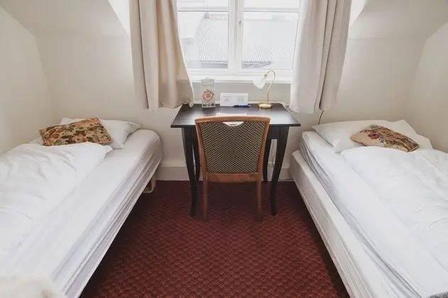 Tek Büyük veya İki Ayrı Yataklı Oda, Ortak Banyo