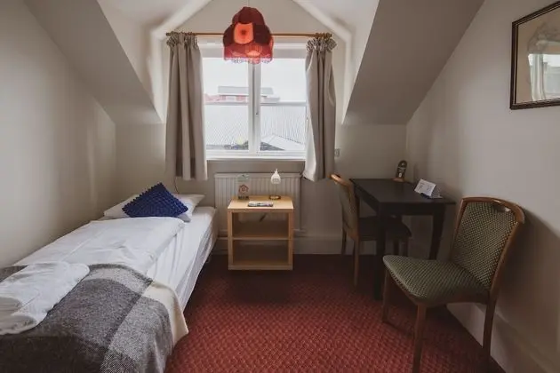 Tek Büyük veya İki Ayrı Yataklı Oda, Ortak Banyo