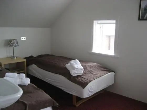 Tek Büyük veya İki Ayrı Yataklı Oda, Ortak Banyo