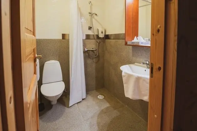 Tek Büyük veya İki Ayrı Yataklı Oda, Ortak Banyo