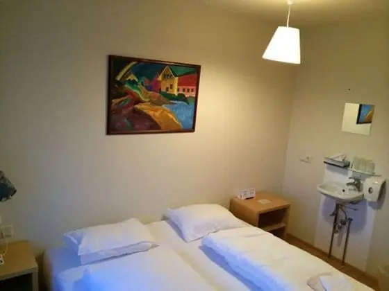 Dört Kişilik Oda, Ortak Banyo