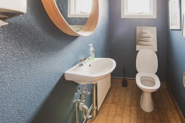 Dört Kişilik Oda, Ortak Banyo