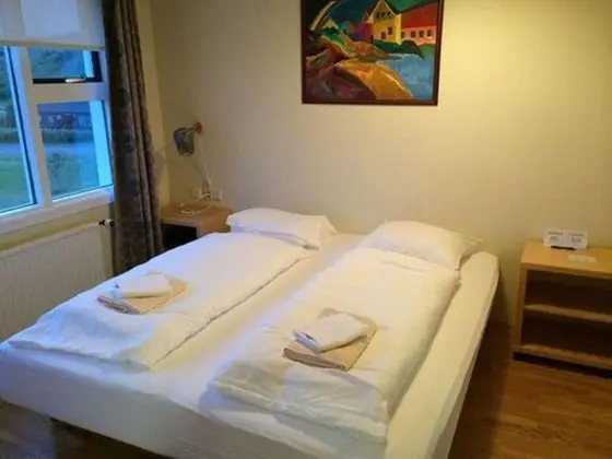 İki Ayrı Yataklı Oda, Ortak Banyo