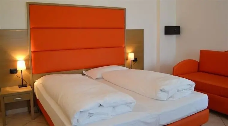 Basic Tek Büyük veya İki Ayrı Yataklı Oda