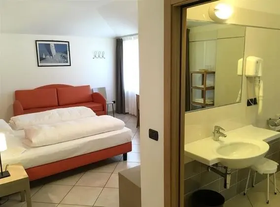 Basic Tek Büyük veya İki Ayrı Yataklı Oda