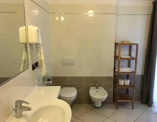 Basic Tek Büyük veya İki Ayrı Yataklı Oda