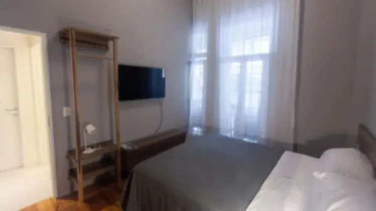 Tek Büyük Yataklı Oda, Ortak Banyo