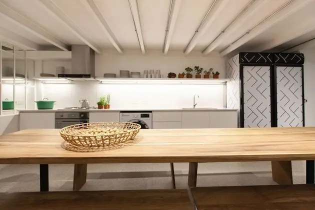 Üç Kişilik Oda, Ortak Banyo