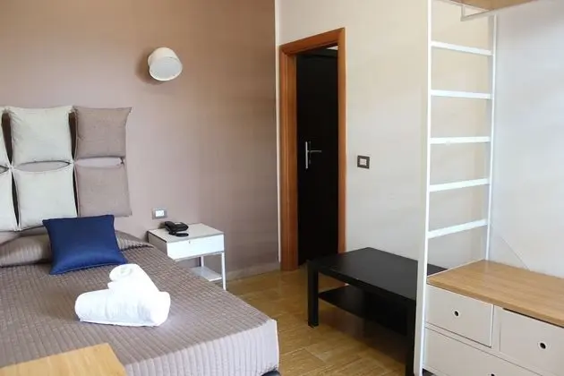 Büyük Yataklı Tek Kişilik Oda