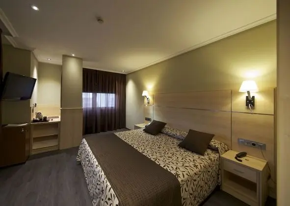 Büyük Yataklı Tek Kişilik Oda