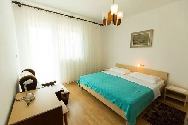 Apart Daire (Frane - 20 m from beach - A2(6+1) )