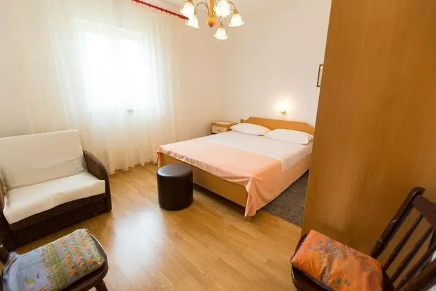 Apart Daire (Frane - 20 m from beach - A2(6+1) )