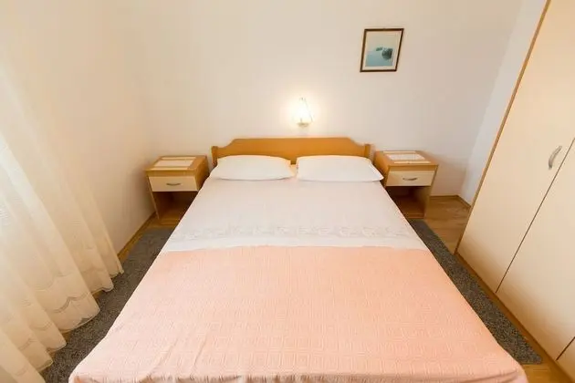 Apart Daire (Frane - 20 m from beach - A2(6+1) )