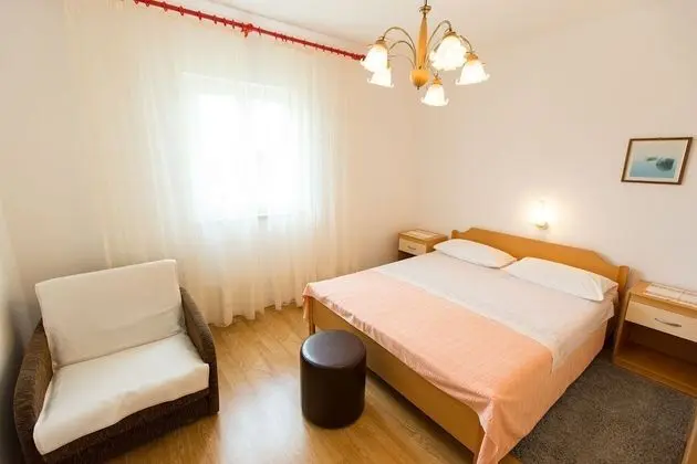 Apart Daire (Frane - 20 m from beach - A2(6+1) )