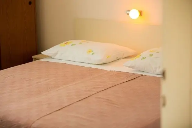 Apart Daire (Frane - 20 m from beach - A2(6+1) )