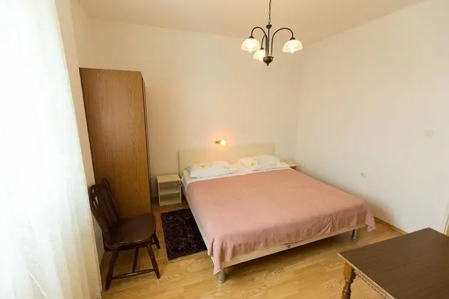 Apart Daire (Frane - 20 m from beach - A2(6+1) )