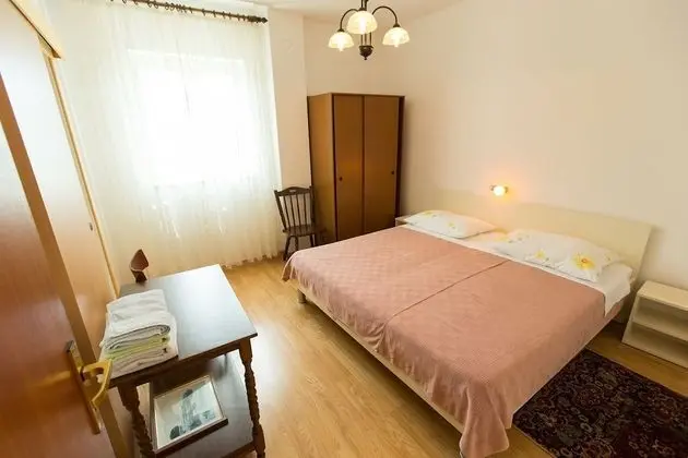 Apart Daire (Frane - 20 m from beach - A2(6+1) )