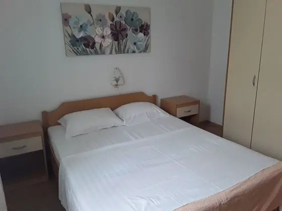 Apart Daire (Frane - 20 m from beach - A2(6+1) )