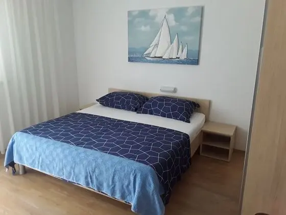 Apart Daire (Frane - 20 m from beach - A2(6+1) )