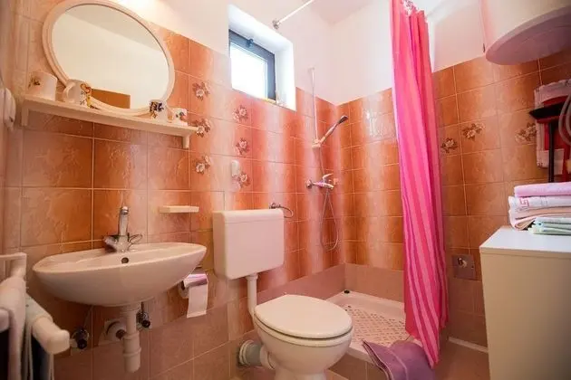 Apart Daire (Frane - 20 m from beach - A2(6+1) )