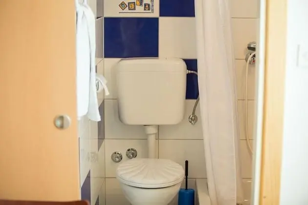 Apart Daire (Frane - 20 m from beach - A2(6+1) )