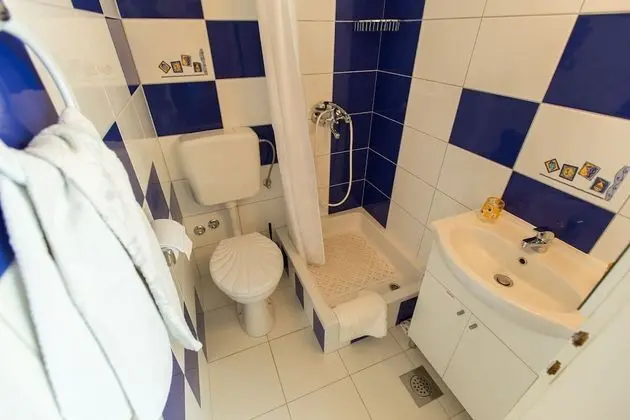 Apart Daire (Frane - 20 m from beach - A2(6+1) )