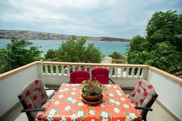 Apart Daire (Frane - 20 m from beach - A2(6+1) )