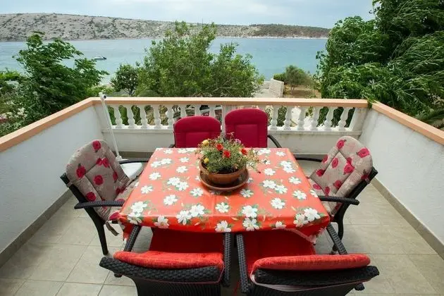 Apart Daire (Frane - 20 m from beach - A2(6+1) )