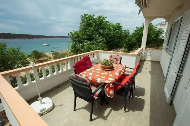 Apart Daire (Frane - 20 m from beach - A2(6+1) )