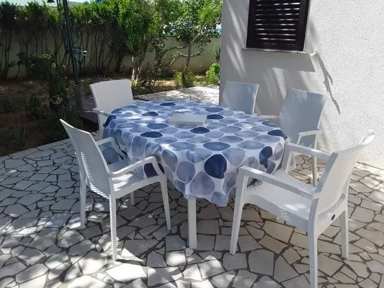 Apart Daire (Frane - 20 m from beach - A2(6+1) )