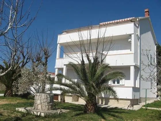 Apart Daire (Frane - 20 m from beach - A2(6+1) )