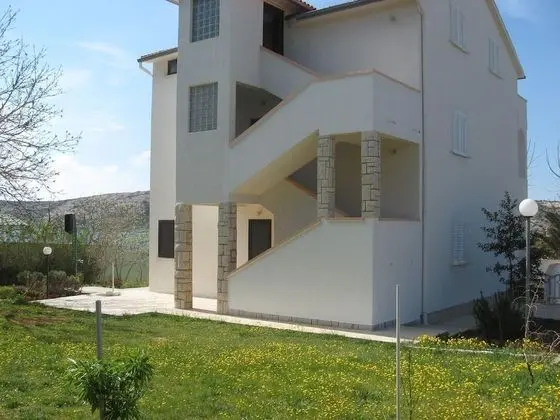 Apart Daire (Frane - 20 m from beach - A2(6+1) )