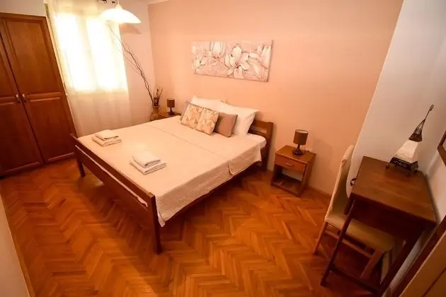 Apart Daire (Frane - with garden - A1(6))