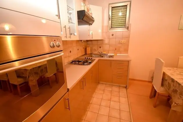 Apart Daire (Frane - with garden - A1(6))