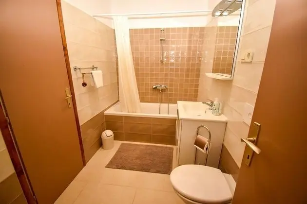 Apart Daire (Frane - with garden - A1(6))
